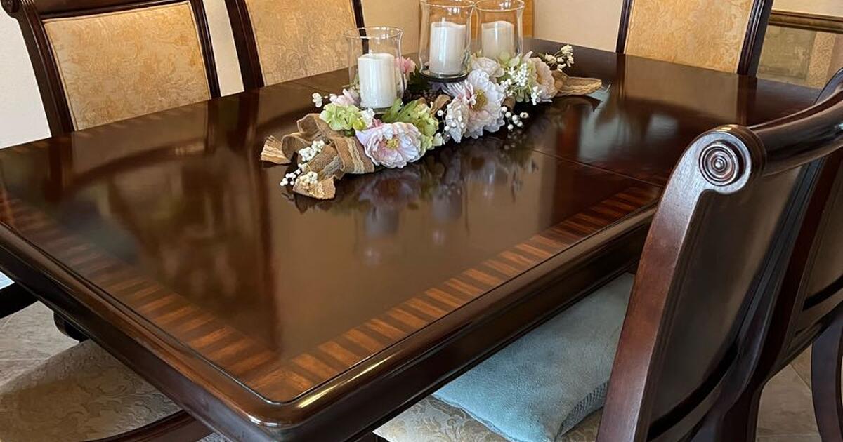 DINNING ROOM TABLE AND CHAIRS for Free in Clovis, CA For Sale & Free