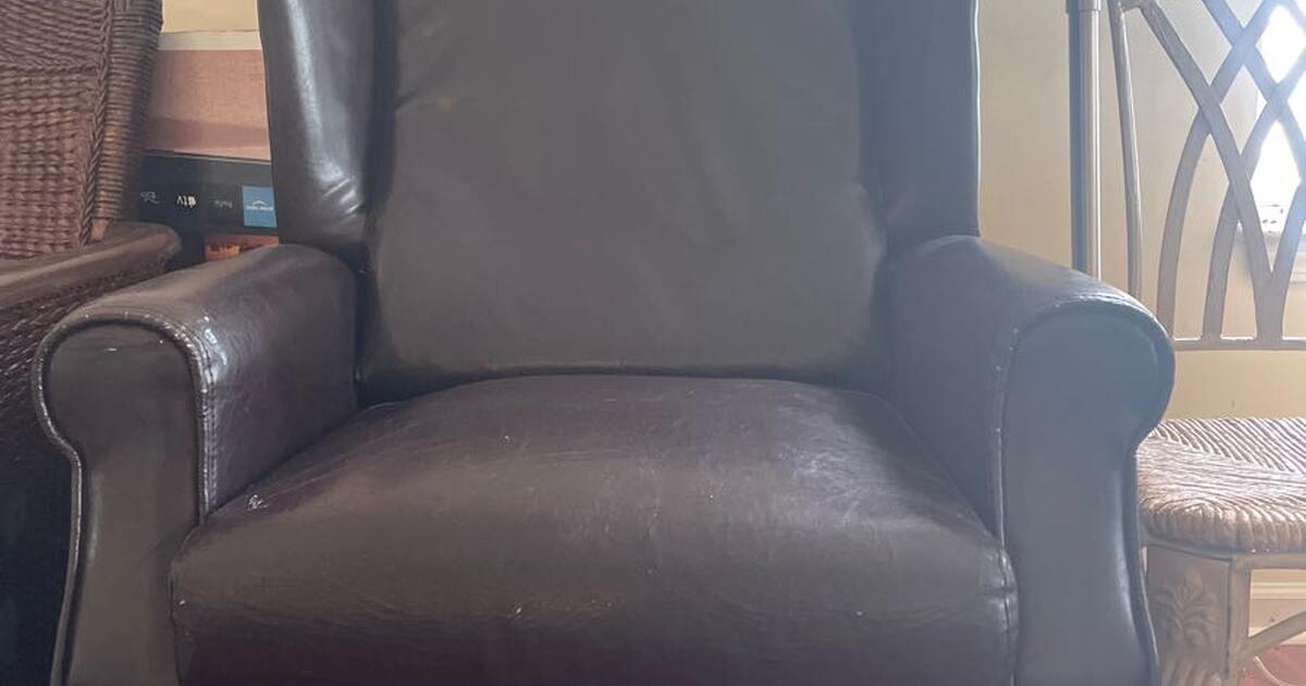 Black recliner for 15 in Wilmington, NC For Sale & Free — Nextdoor