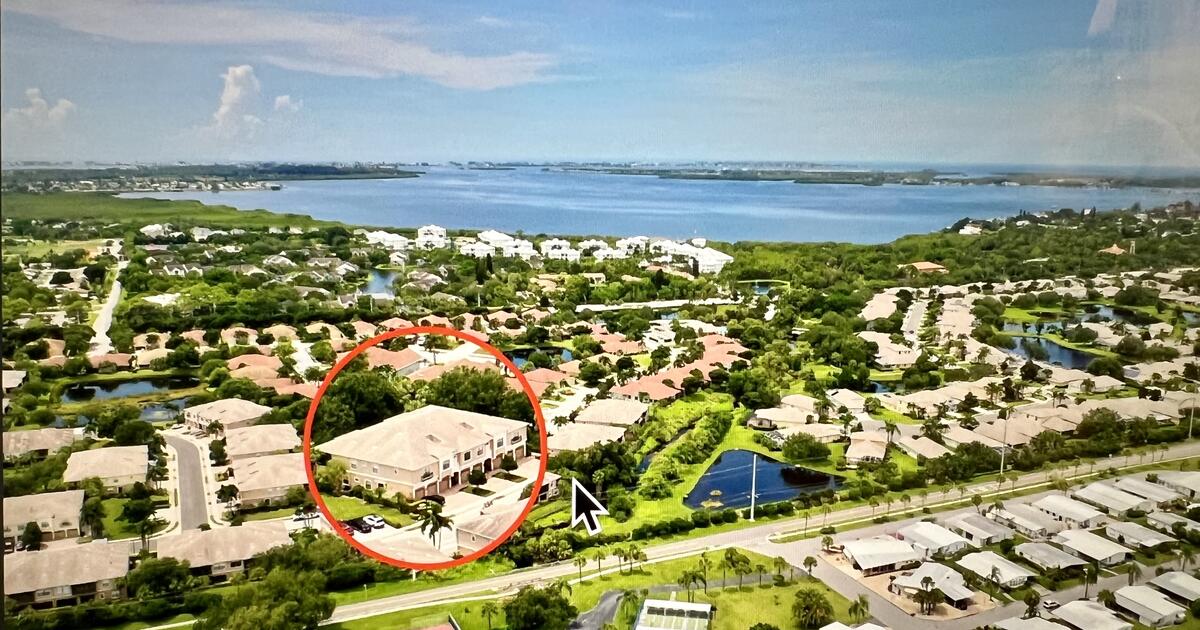 3 bedroom condo with great amenities in Palma Sola for 2500 in