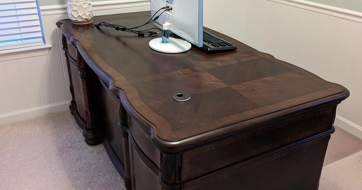 Wood Office Desk Havertys for 400 in Ellicott City, MD For Sale