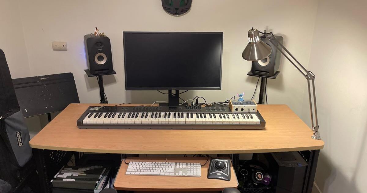 Studio RTA Producer Station LARGE Computer Desk for 65 in Los Angeles, CA Finds — Nextdoor