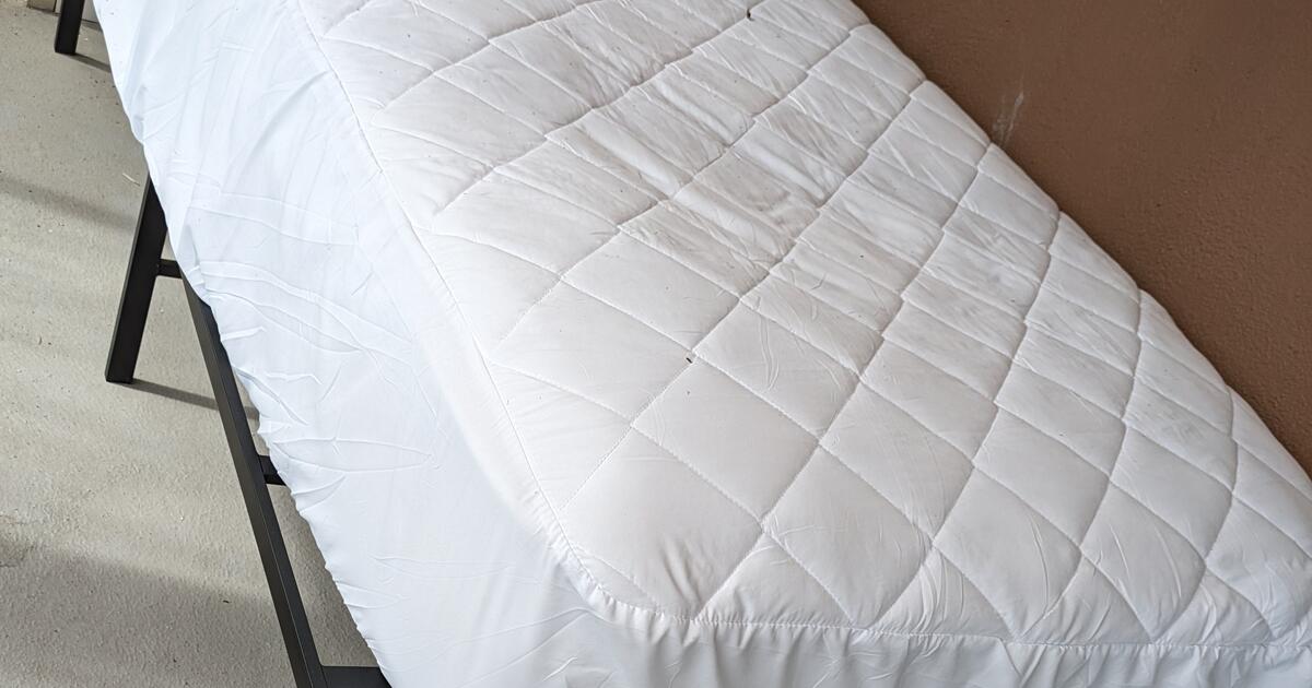 Twin Bed Doctor's Choice Plush Supreme Mattress with frame for 125