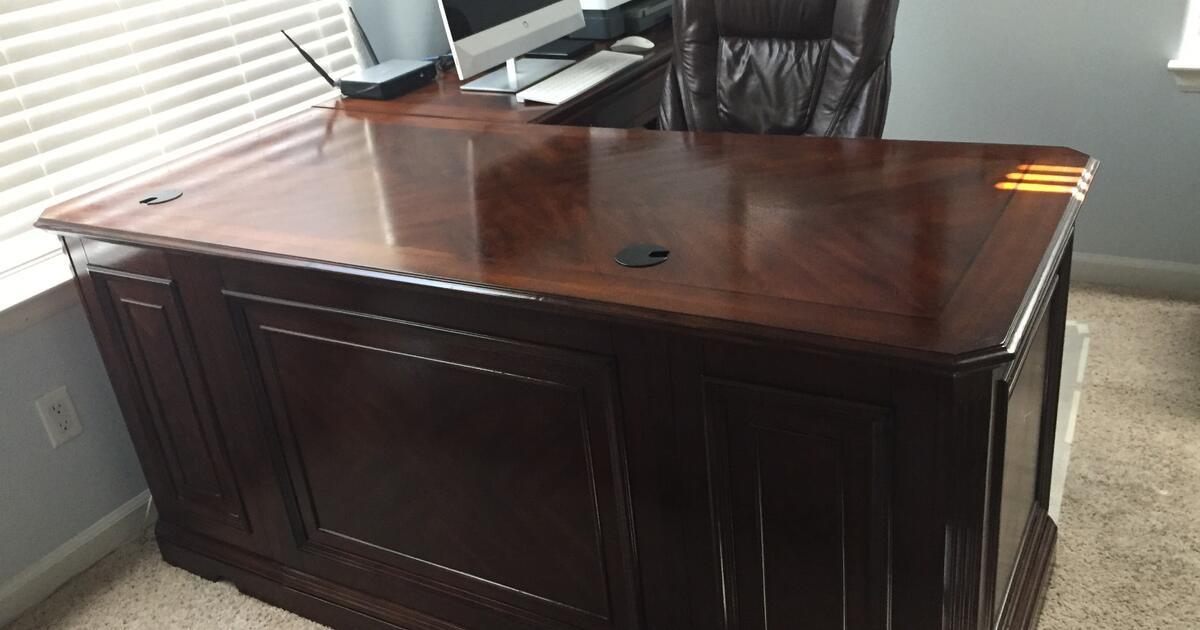 Executive Wood Desk for 675 in Albuquerque, NM For Sale & Free