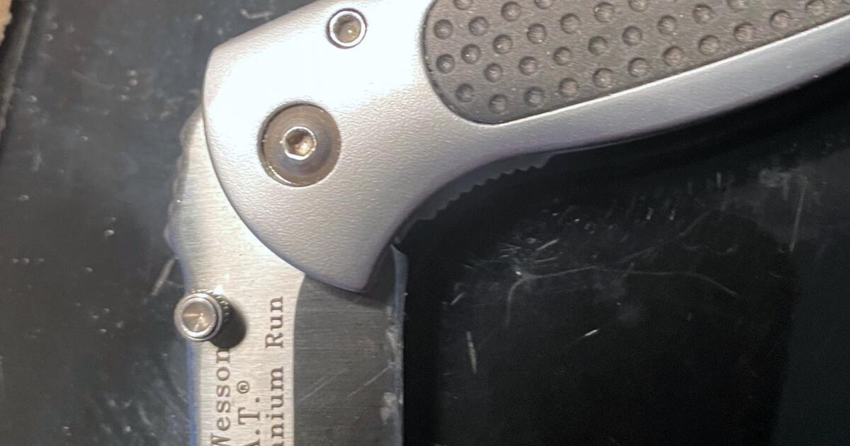 New Smith & Wesson Collectors Knife for 14 in Huntsville, AL For Sale & Free — Nextdoor