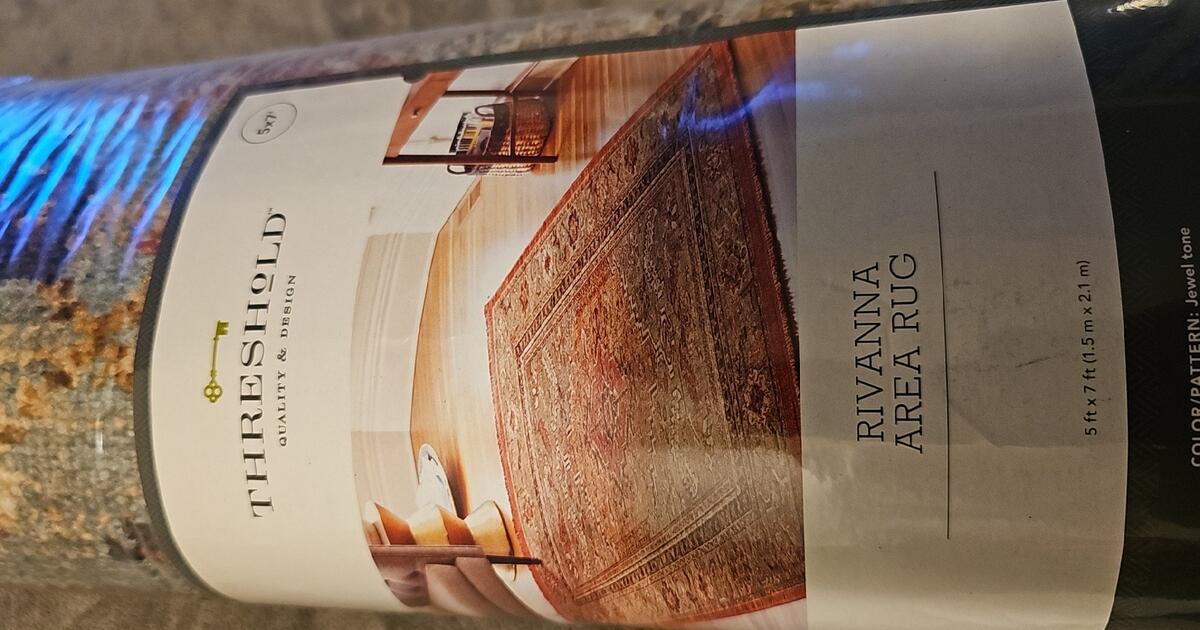 BRAN NEW THRESHOLD QUALITY & DESIGN AREA RUG for 70 in Portland, OR