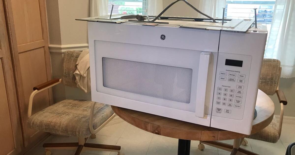 GE Microwave oven, under for 25 in The Villages, FL Finds