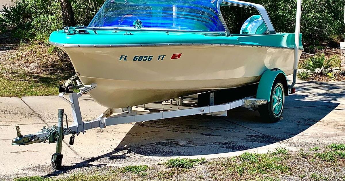 Vintage 17’ Boat with Removable Hard Top for 9500 in Weeki Wachee, FL