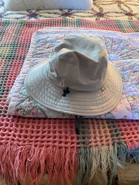 Men's Sun Blocking Hat For $5 In Louisville, KY