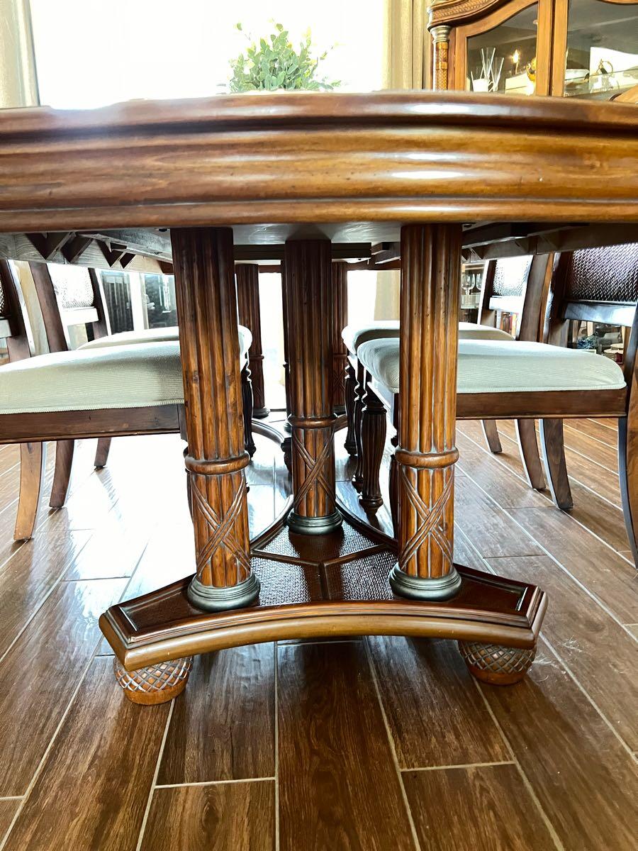 Beautiful Dining room set for 350 in Melbourne, FL For Sale & Free