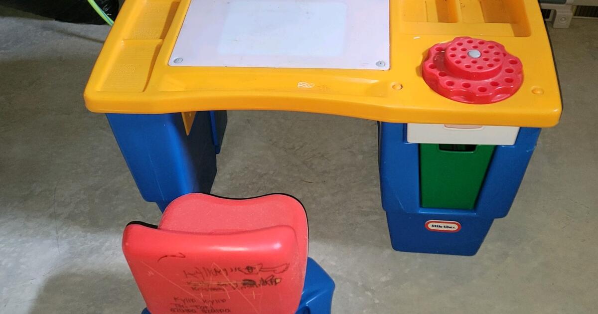 LARGE LITTLE TIKES ART DESK w SWIVEL CHAIR for 48 in Crestwood, KY