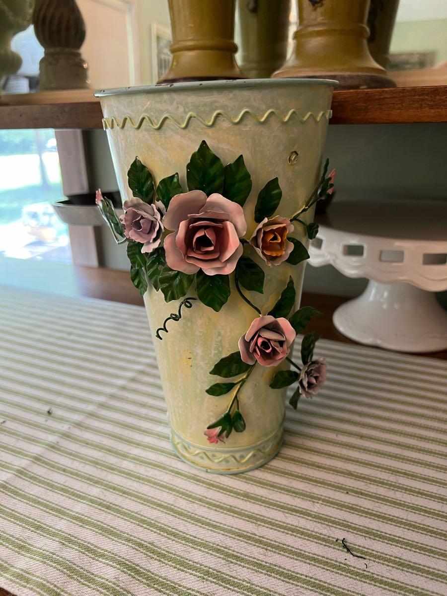 Vintage Looking 3D Rose Flower Metal Vase for 5 in O Fallon, MO For Sale & Free — Nextdoor