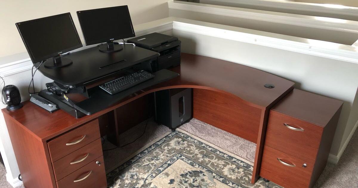 Desk with 2 locking filing & vertical lift riser for 30 in