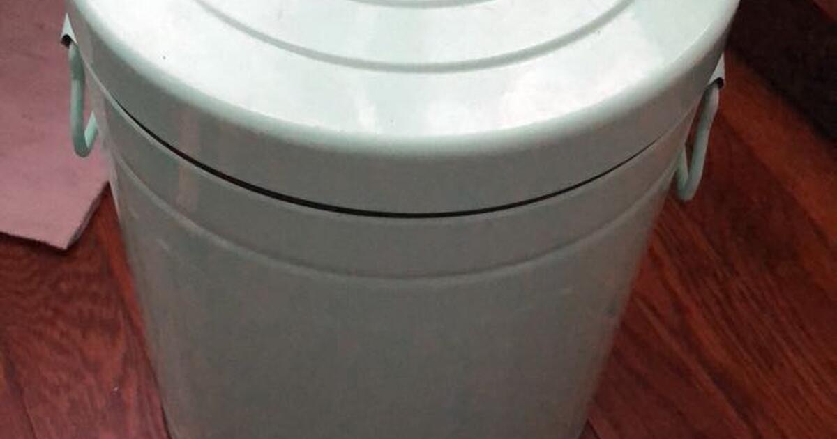 Mint Green Trash Can for 5 in Temple, TX Finds — Nextdoor