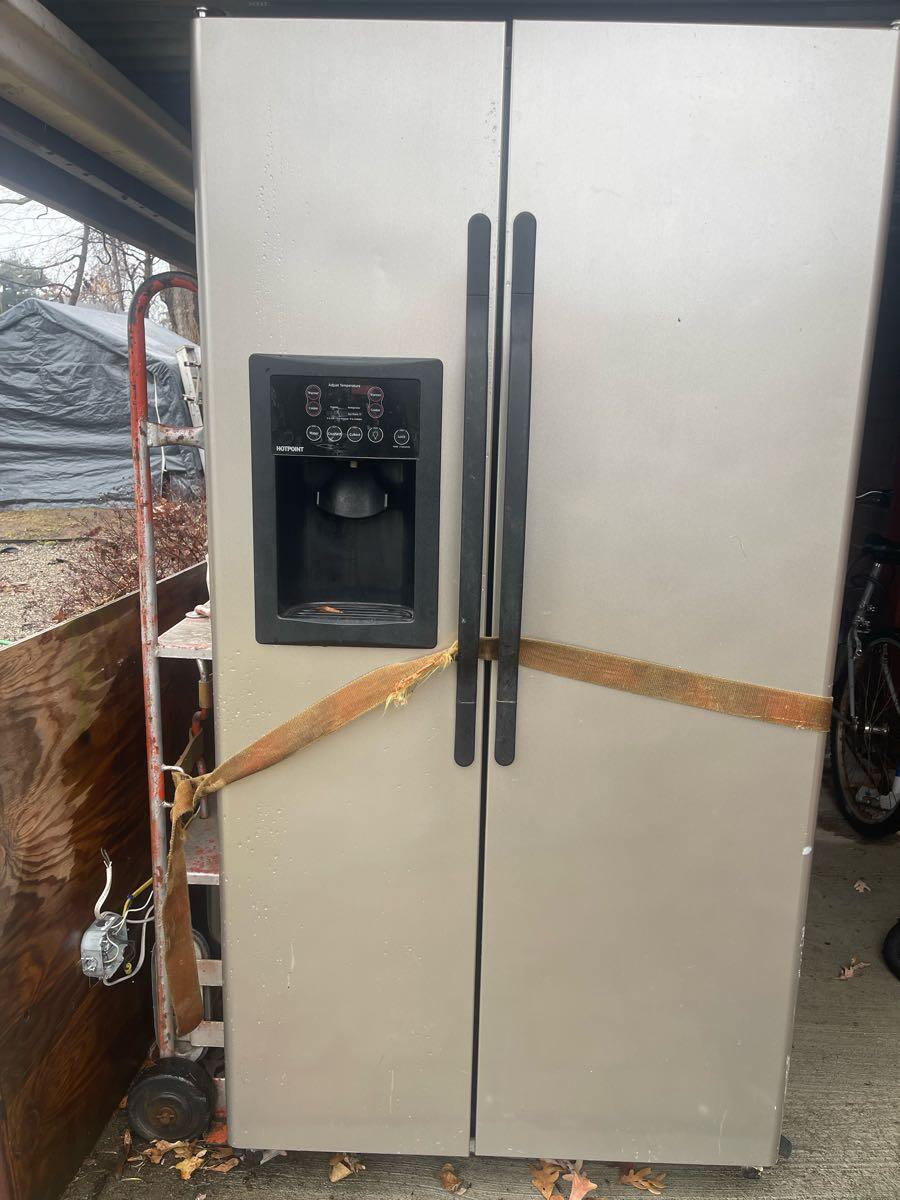Hotpoint Refridgerator for 175 in Saratoga Springs, NY For Sale