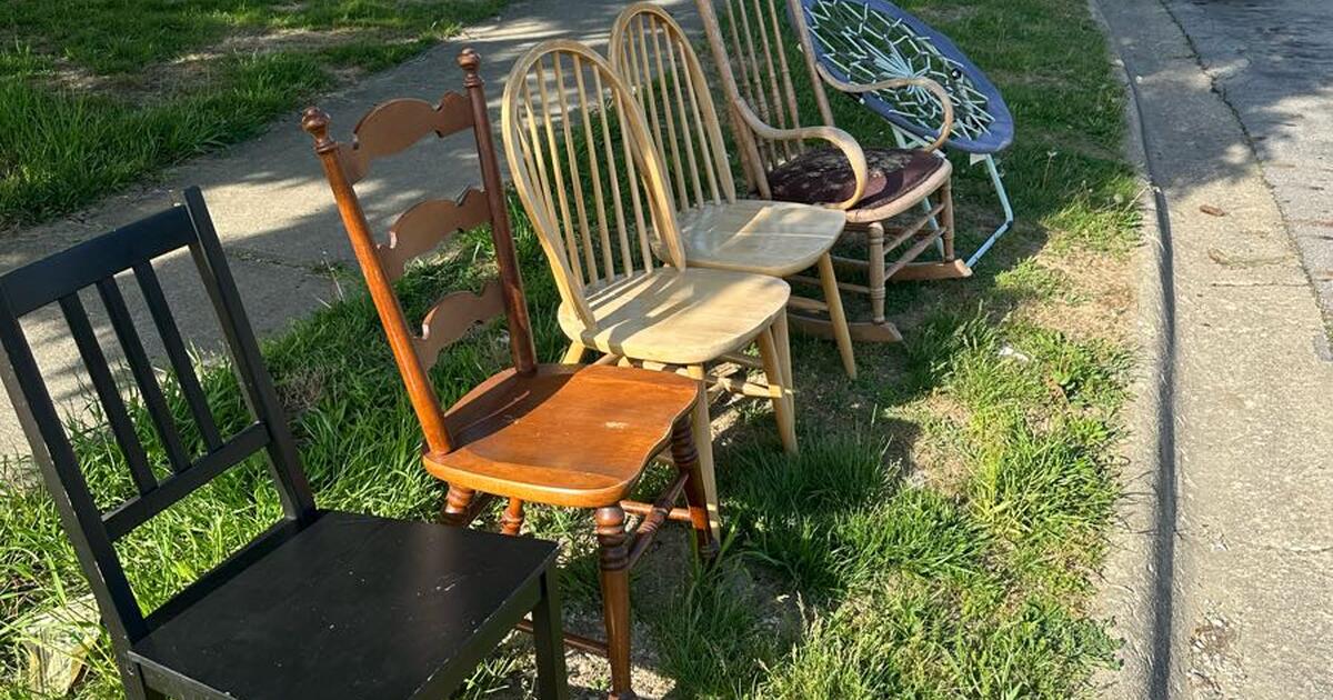 Curb 🚨 free chairs for Free in Columbus, OH Finds — Nextdoor