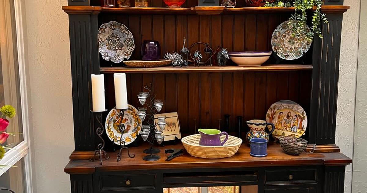 Stunning Hutch/ Desk for Free in Phoenix, MD Finds — Nextdoor