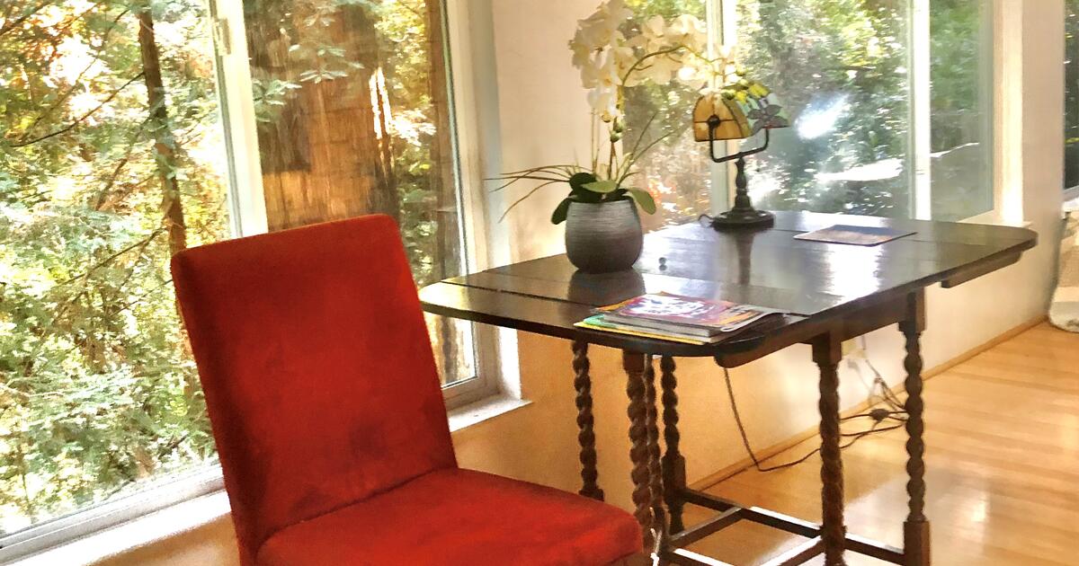 Huge One bedroom Arts & Crafts Home plus Sunroom/ Home Office well