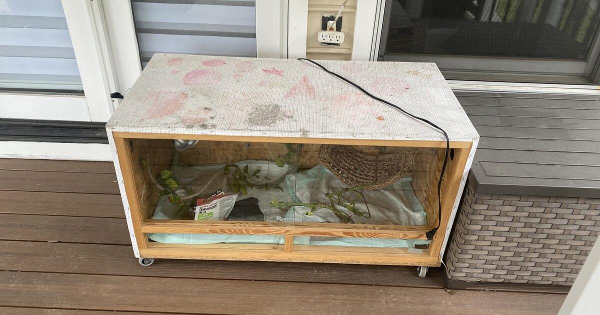 Free reptile cage with sliding glass doors for Free in Lutherville, MD