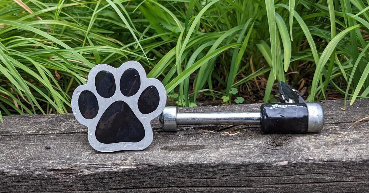 Paw Print Hitch Cover w/Locking Hitch Pin for 10 in Minneapolis, MN