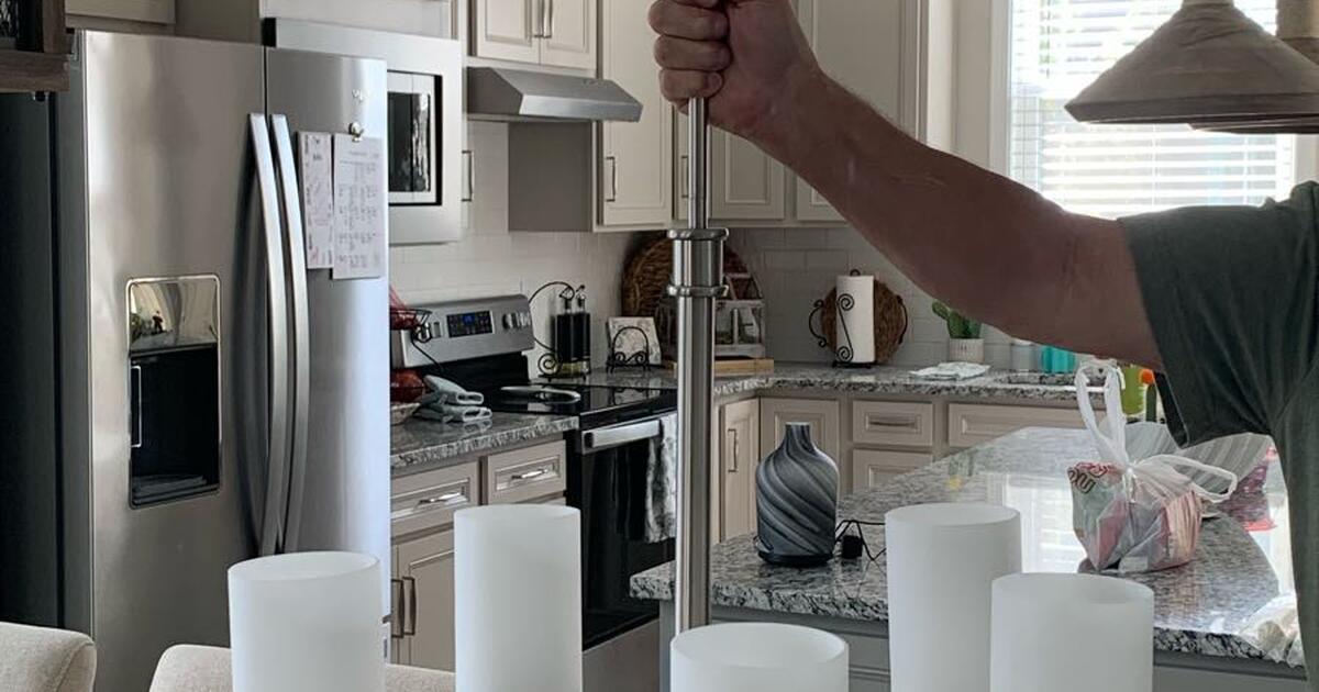 Brand new hanging dining room 5 light fixture with 2 pendant lights for