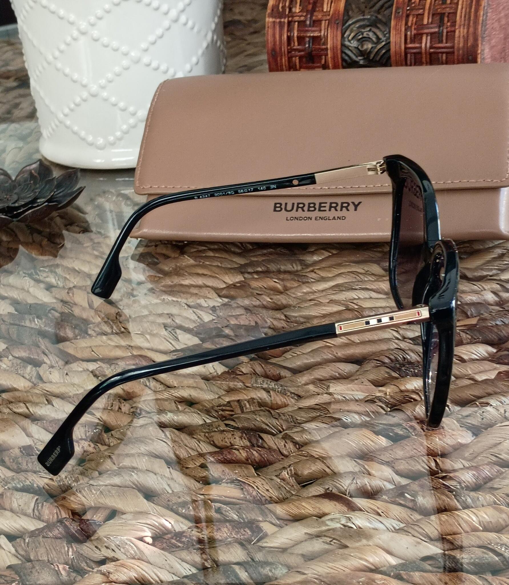 Authentic Burberry  display picture 3