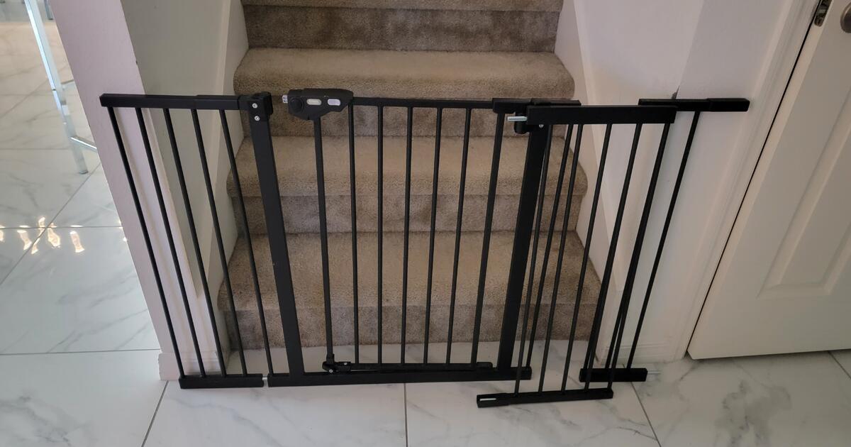 Child/pet Gate With Door for Free in Davenport, FL For Sale & Free