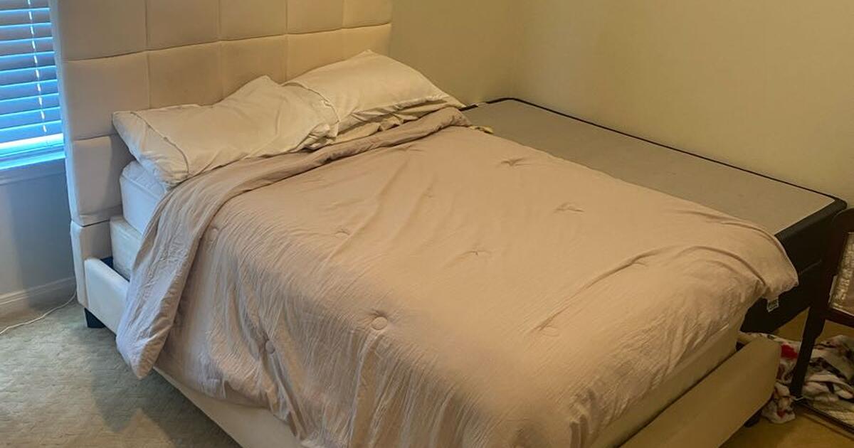 Queen bed set and mattress for Free in Pearland, TX For Sale & Free