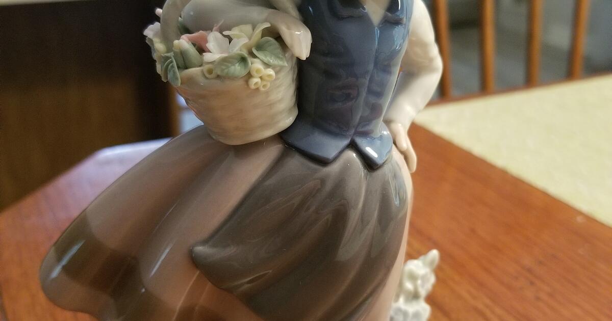 Lladro figurine for 40 in Township Of Washington, NJ For Sale & Free
