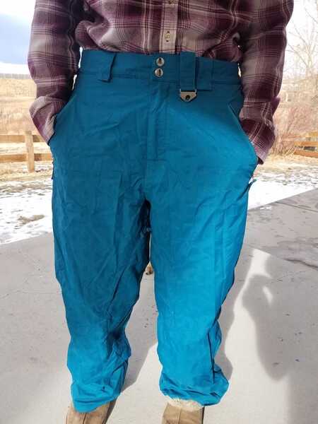 Womens Oakley Snowboarding Pants For $45 In Aurora, CO | For Sale & Free —  Nextdoor