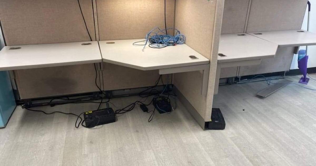 Desks for 50 in Houston, TX For Sale & Free — Nextdoor