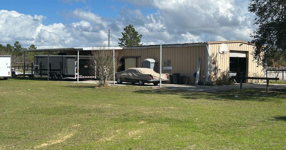 Warehouse for rent 2200 ft.² for 2700 in Zellwood, FL For Sale