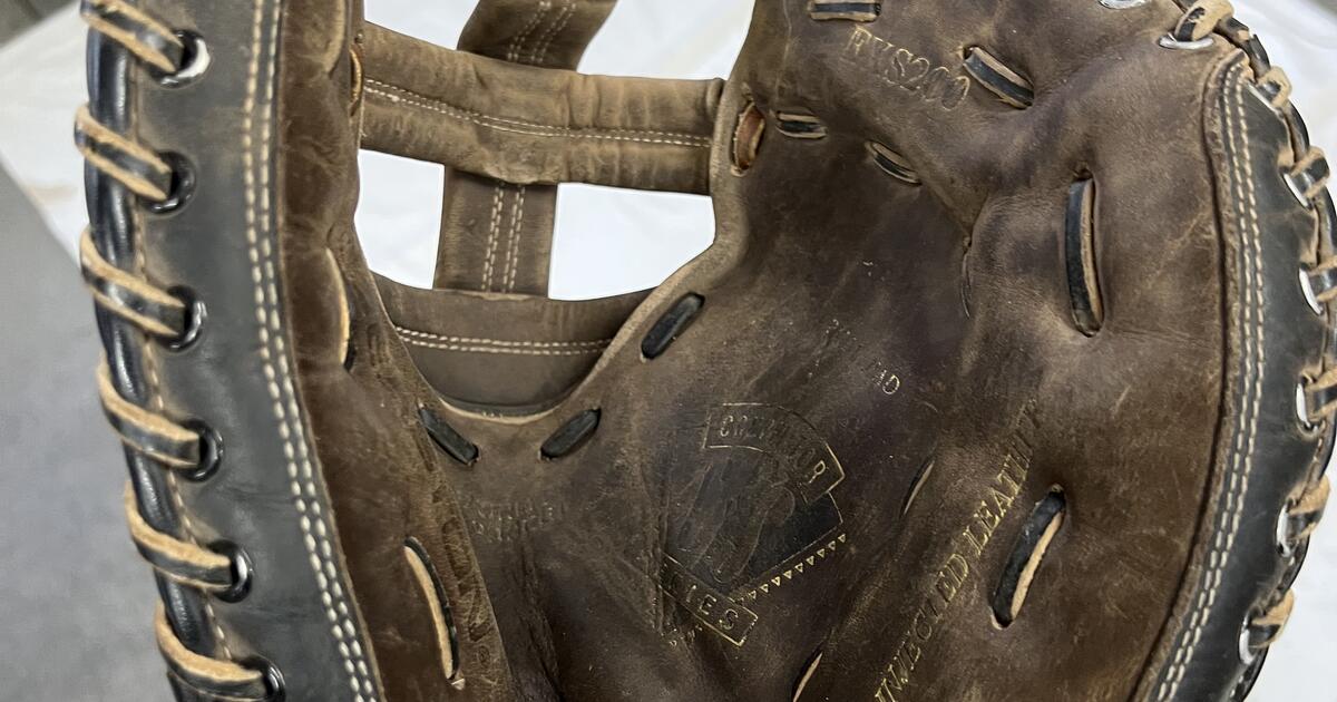 Easton Softball Catchers Glove for 50 in Chino Valley, AZ For Sale