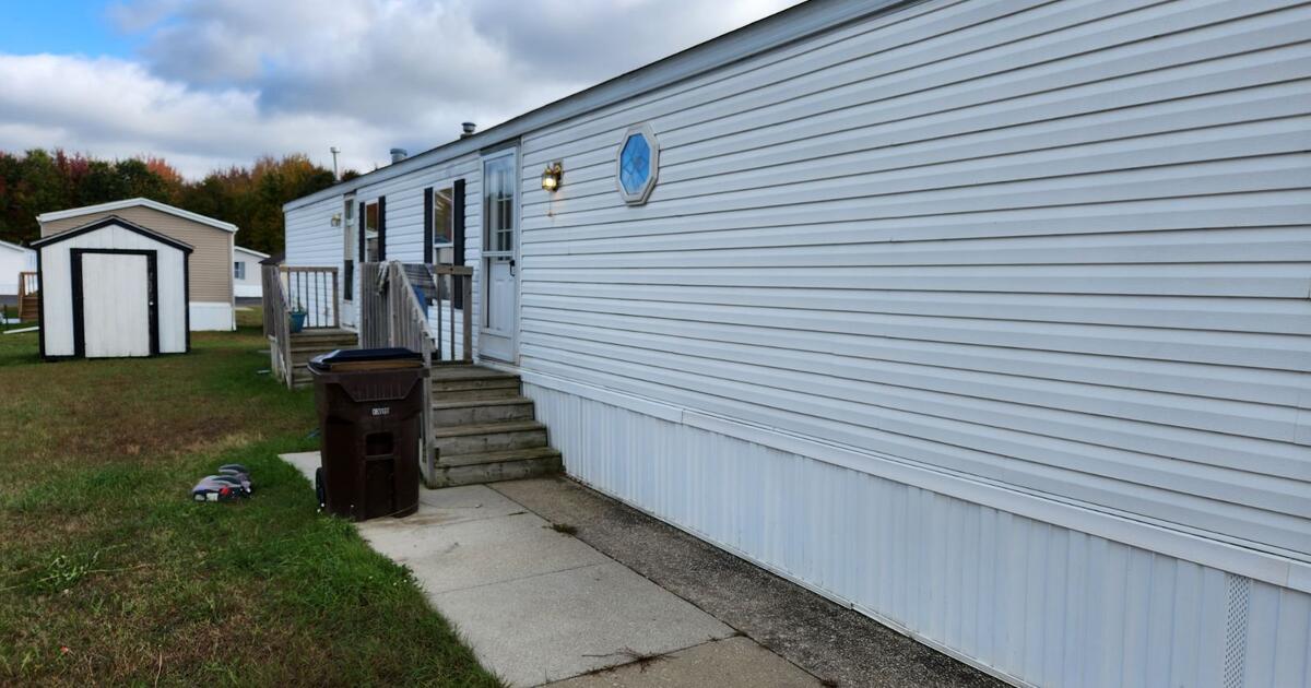 2000 Skyline Mobile Home 14 x 66 for Free in Newaygo, MI For Sale