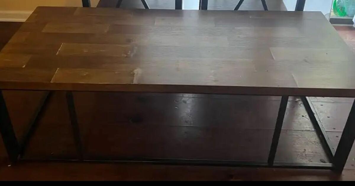 Raymour & Flanigan Coffee Table Good PreOwned Condition. for Free in