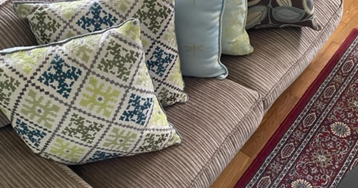 Pillows 3 pairs for Free in Seattle, WA For Sale & Free — Nextdoor