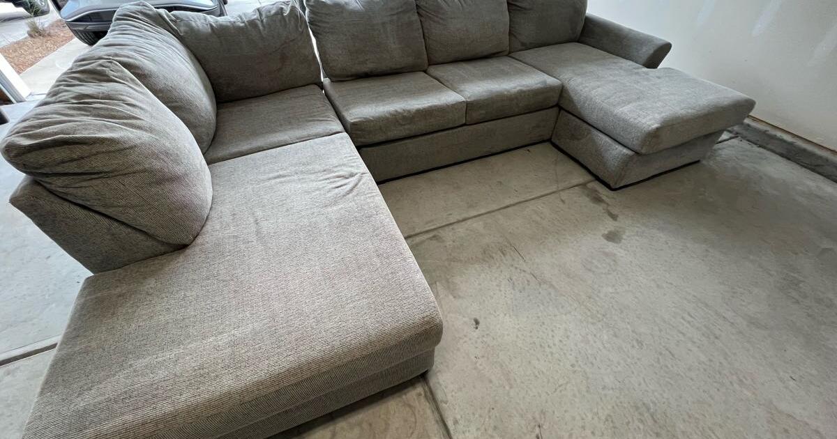 Broyhill Parkdale Sectional for 350 in Myrtle Beach, SC Finds — Nextdoor