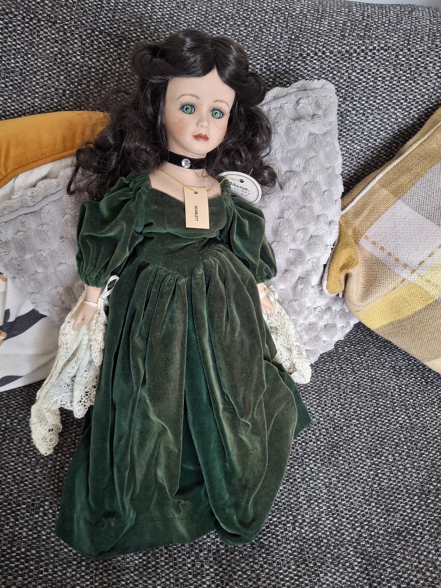 porcelain doll with green velvet dress Vintage Victorian in a Christmas Holiday Do  La Guanaquita's Closet Porcelain Doll In Green Velvet