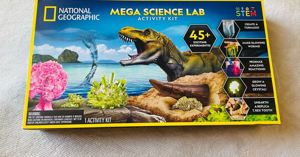 National Geographic mega science lab activity kit