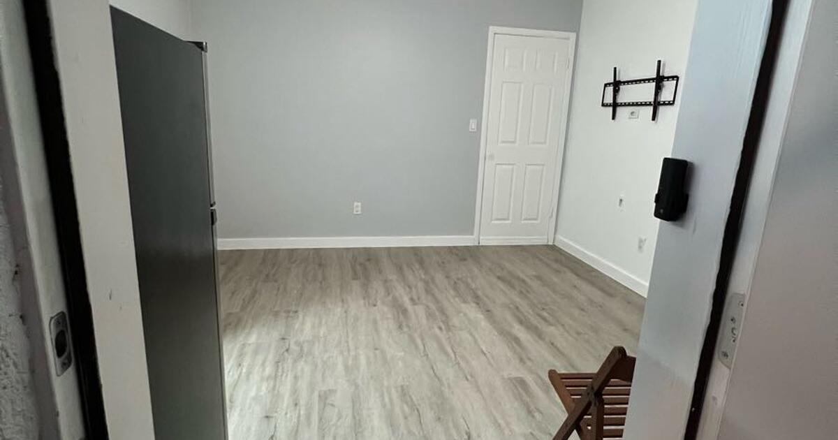 Efficiency for rent in North Miami for 1200 in Miami, FL For Sale