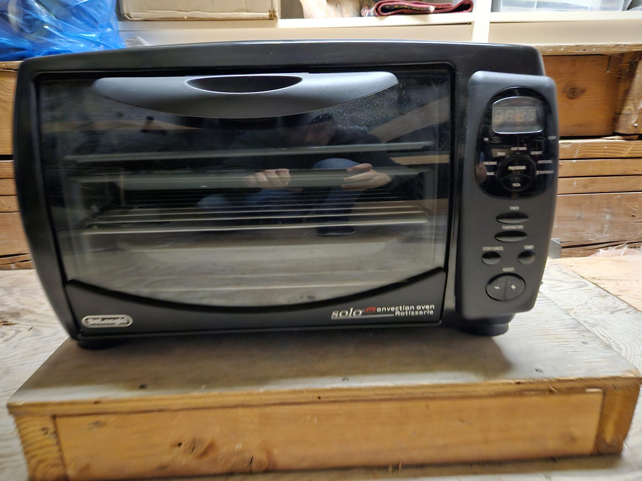 New DeLonghi Solo Convection Oven with Rotisserie for 30 in Santa