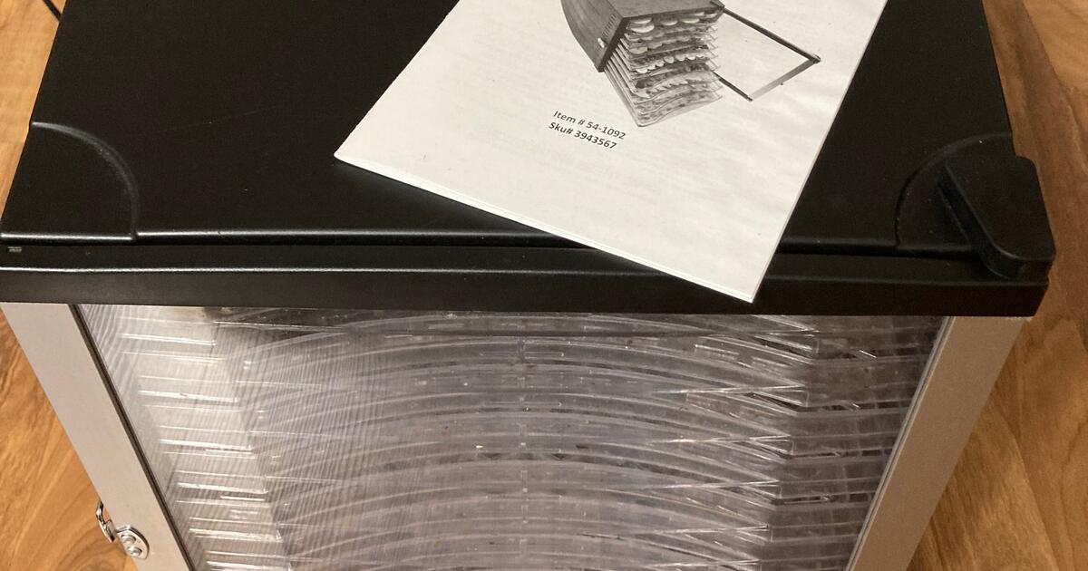 Cabela's 10Tray Dehydrator used once for Berries for 119 in East