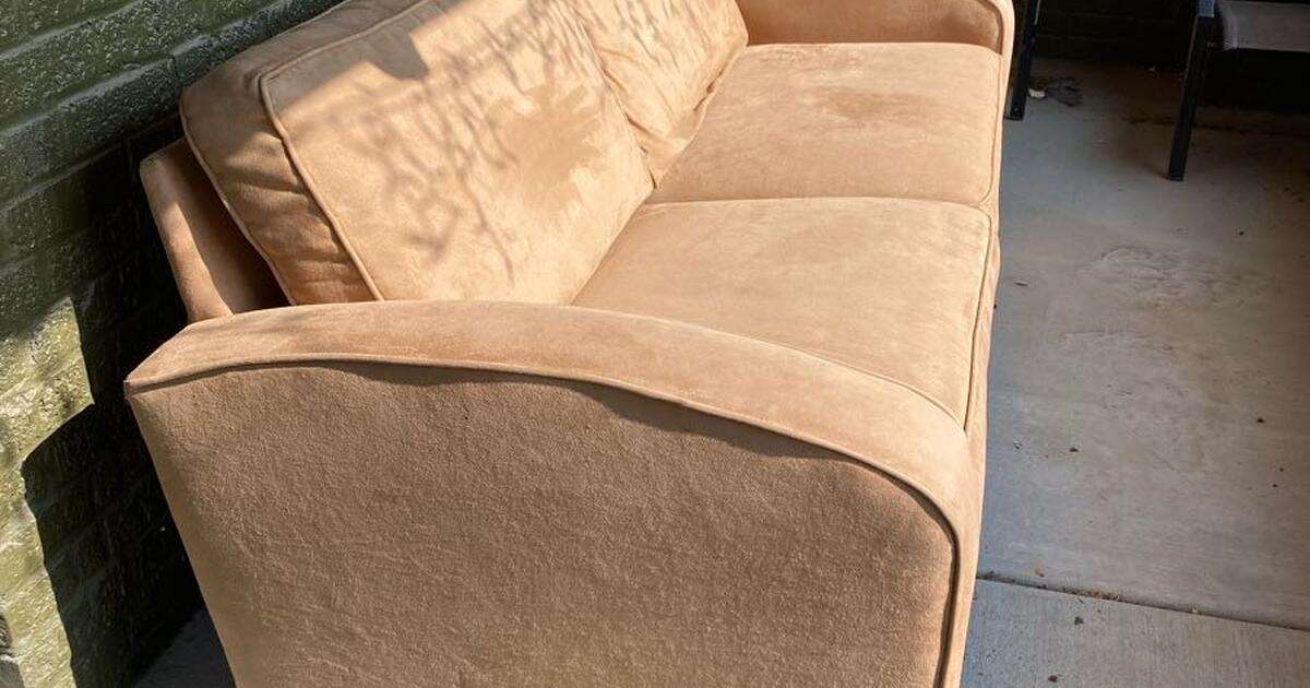 PENDING PICKUP FREE! Mint condition microsuede super comfy couch for