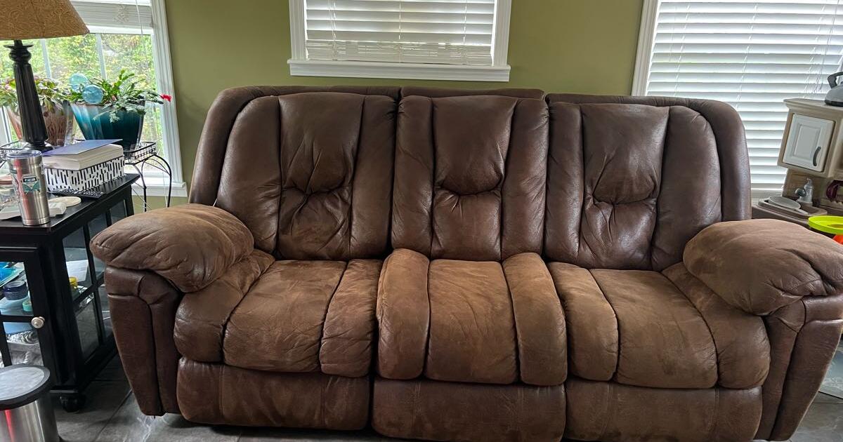 Living room suit for Free in Oakwood, GA | For Sale & Free — Nextdoor