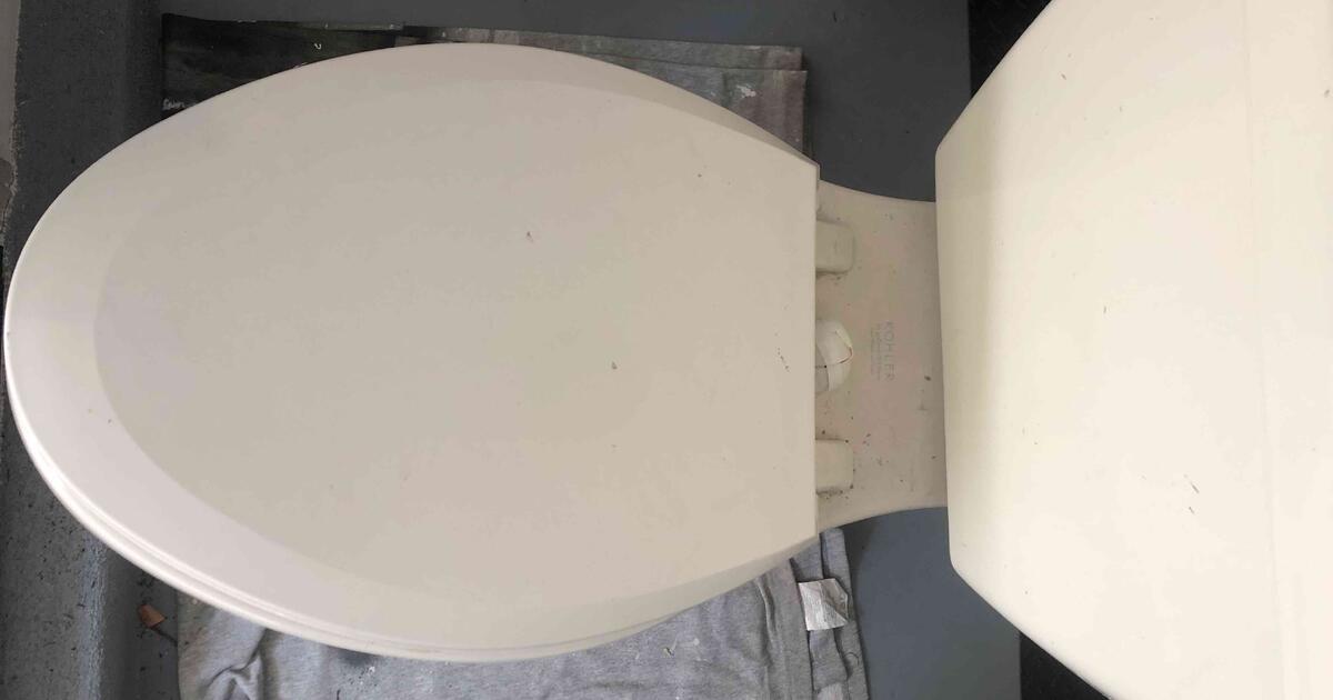 KOHLER biscuit/offwhite, pressure assisted w/ FlushMate technology