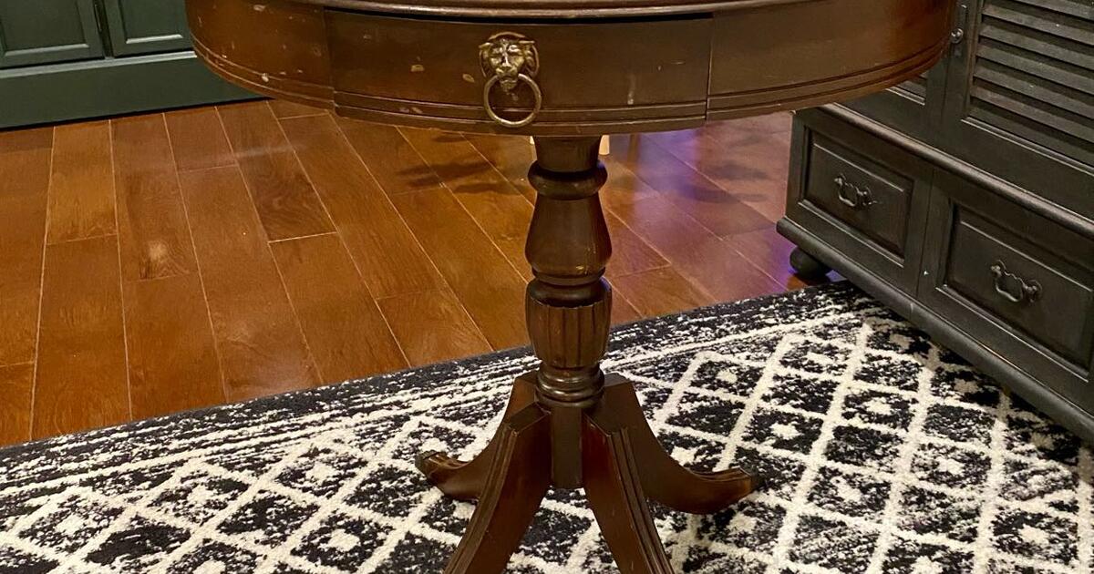 Vintage Round Drum End Table Drawer Lion Pull Claw Feet Antique
