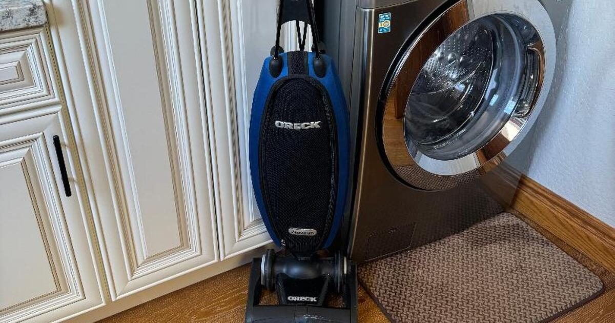 Oreck LW100 Magnesium Upright Vacuum Cleaner for 60 in Gilbert, AZ