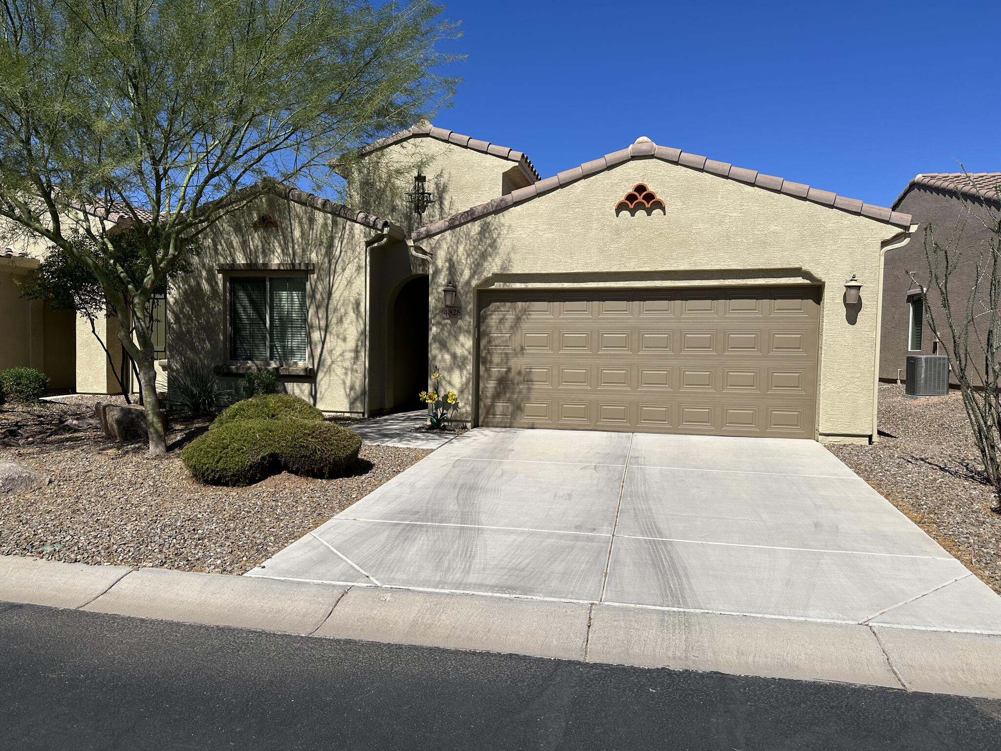 For RENT Villa at Robson Ranch Resort Eloy Arizona for 2100 in Eloy