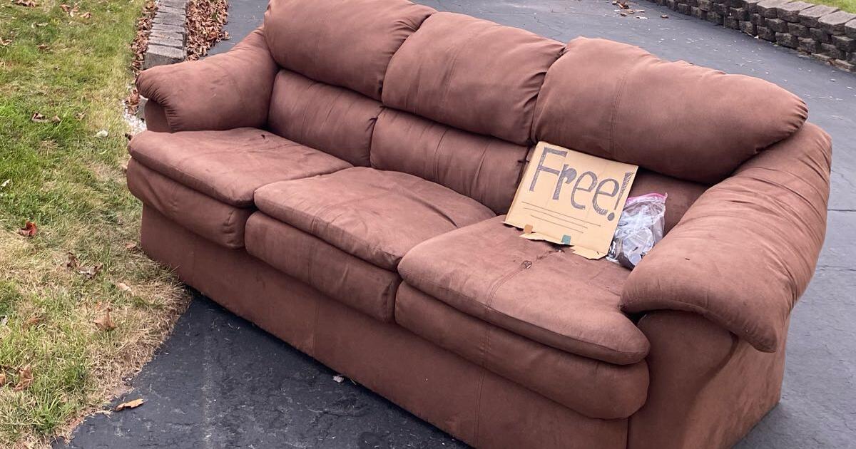 Free brown couch for Free in Rochester, NY For Sale & Free — Nextdoor