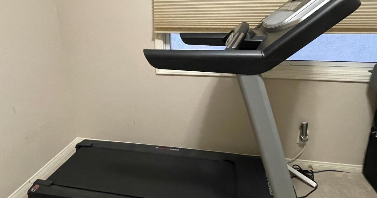 ProForm Premier 900 TreadmillLIKE NEW for 300 in Calabasas, CA For