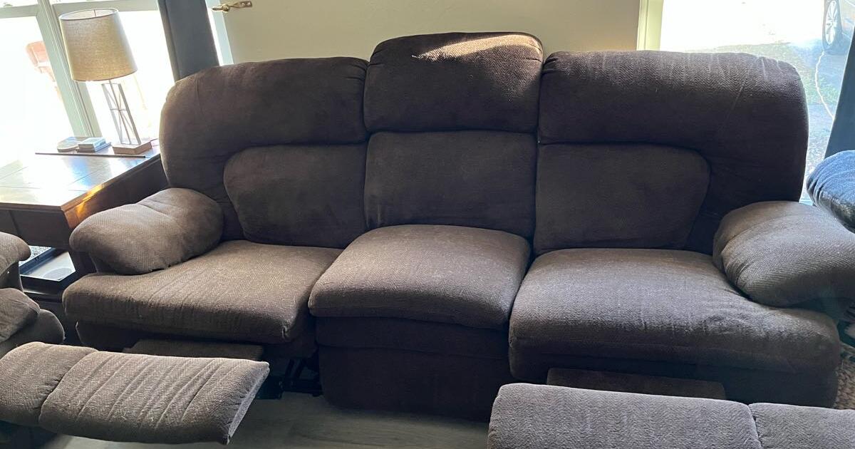 Reclining couch and loveseat set for 375 in Tallahassee, FL For Sale